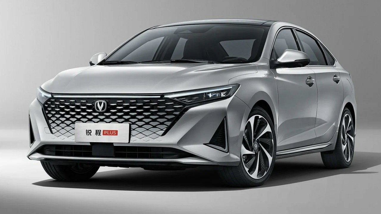 Another Chinese Toyota Camry: Changan Raeton Plus was brought to Russia