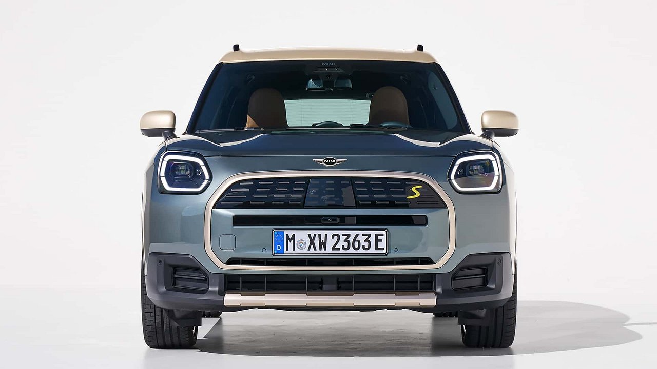 The first MINI with autopilot: the Countryman crossover has evolved into the Audi Q3