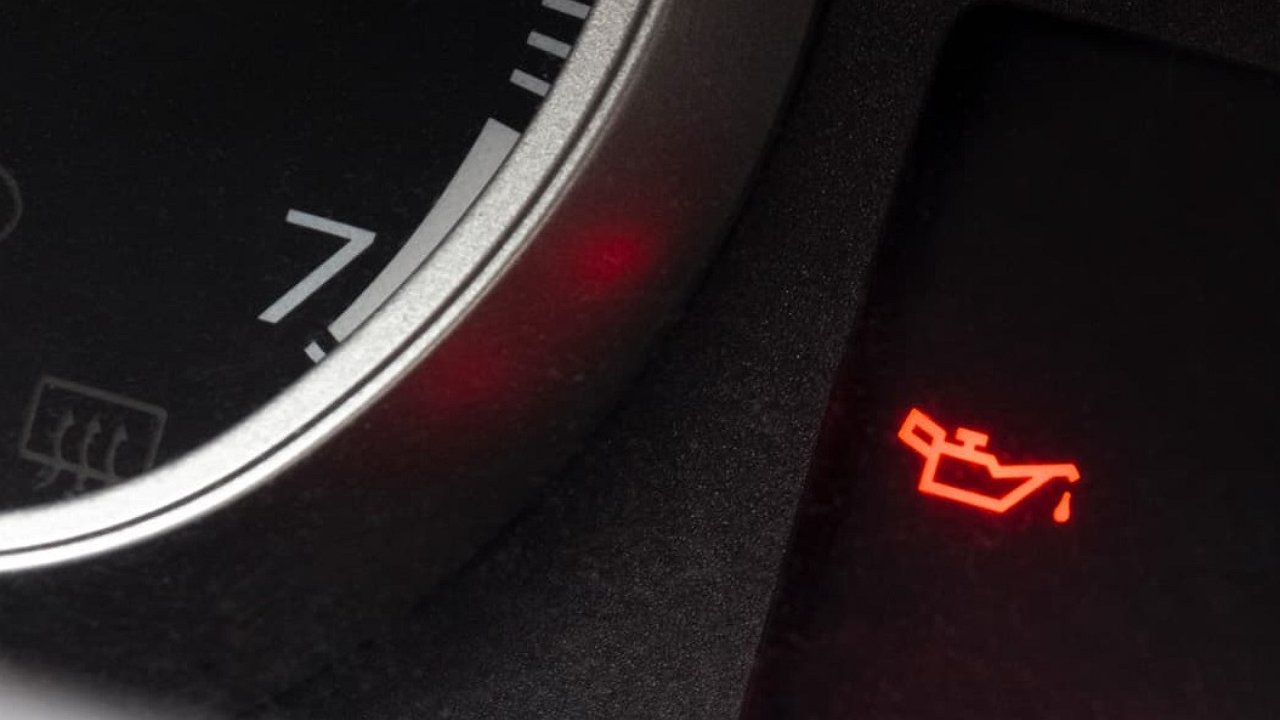 A very dangerous symptom: why does the “oil man” light up when the engine warms up