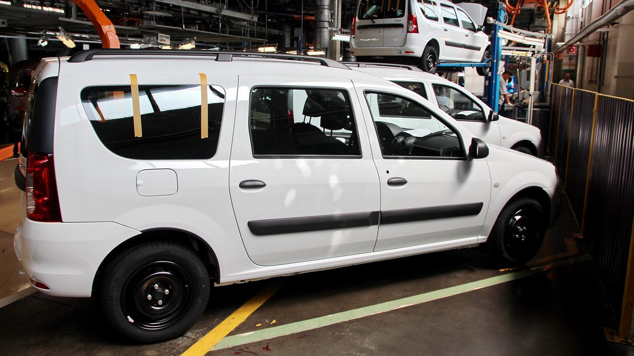 Almost twice as expensive: sales of LADA Largus from the latest batch have started