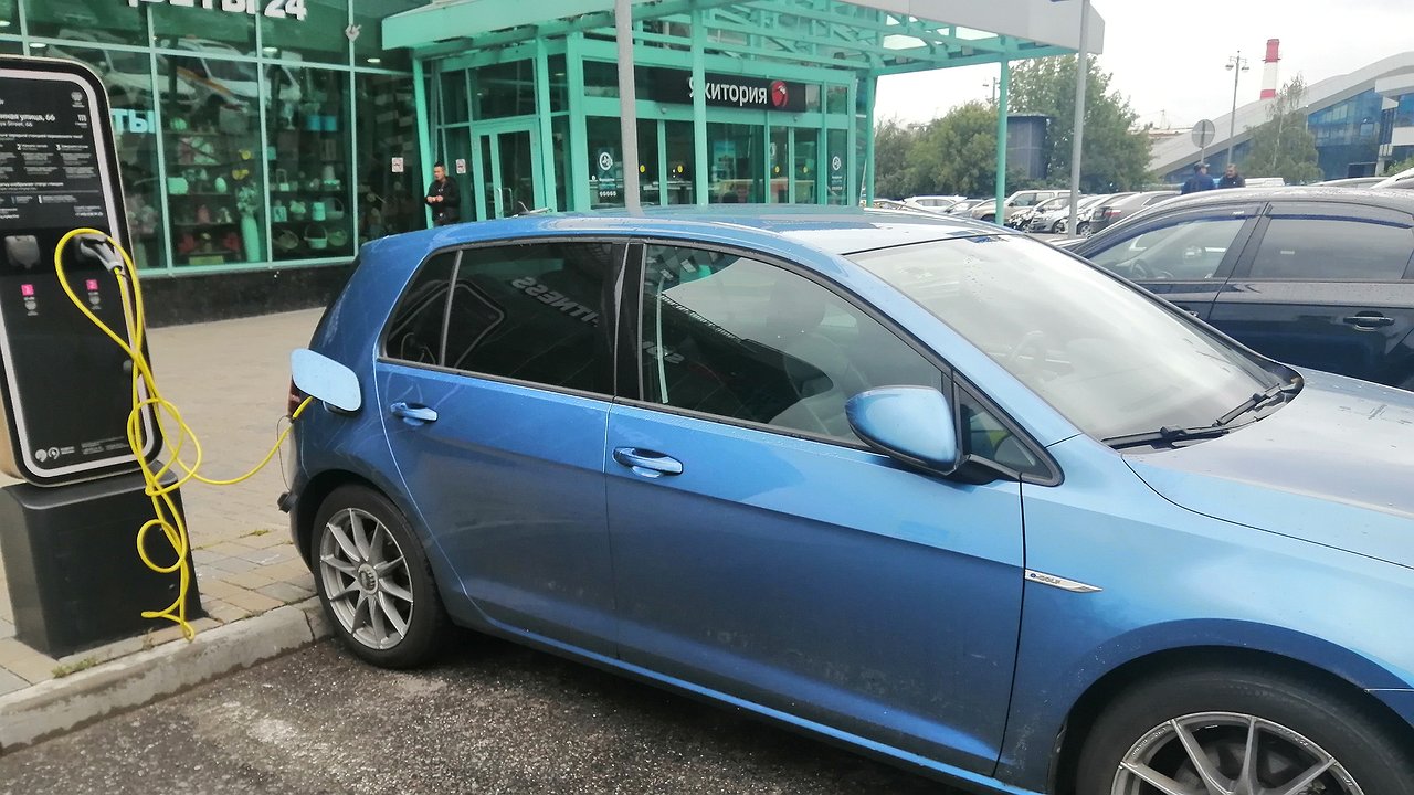 Russia is hitting back at the US by pushing electric vehicles