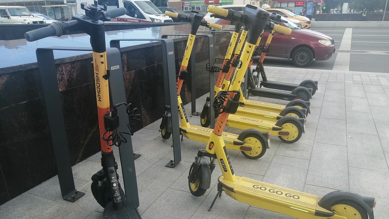 The Ministry of Transport plans to punish electric scooter riders for overtaking a pedestrian