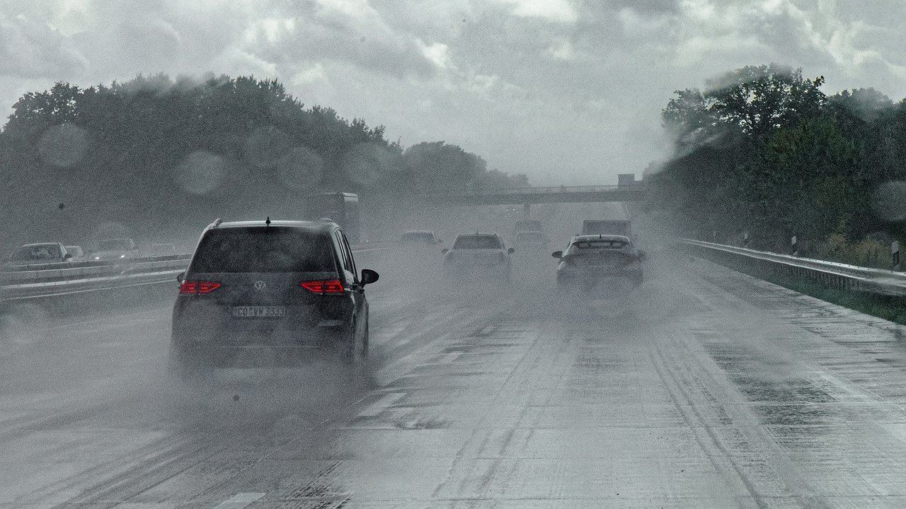 Why is it strongly discouraged to use cruise control in a car in the fall?