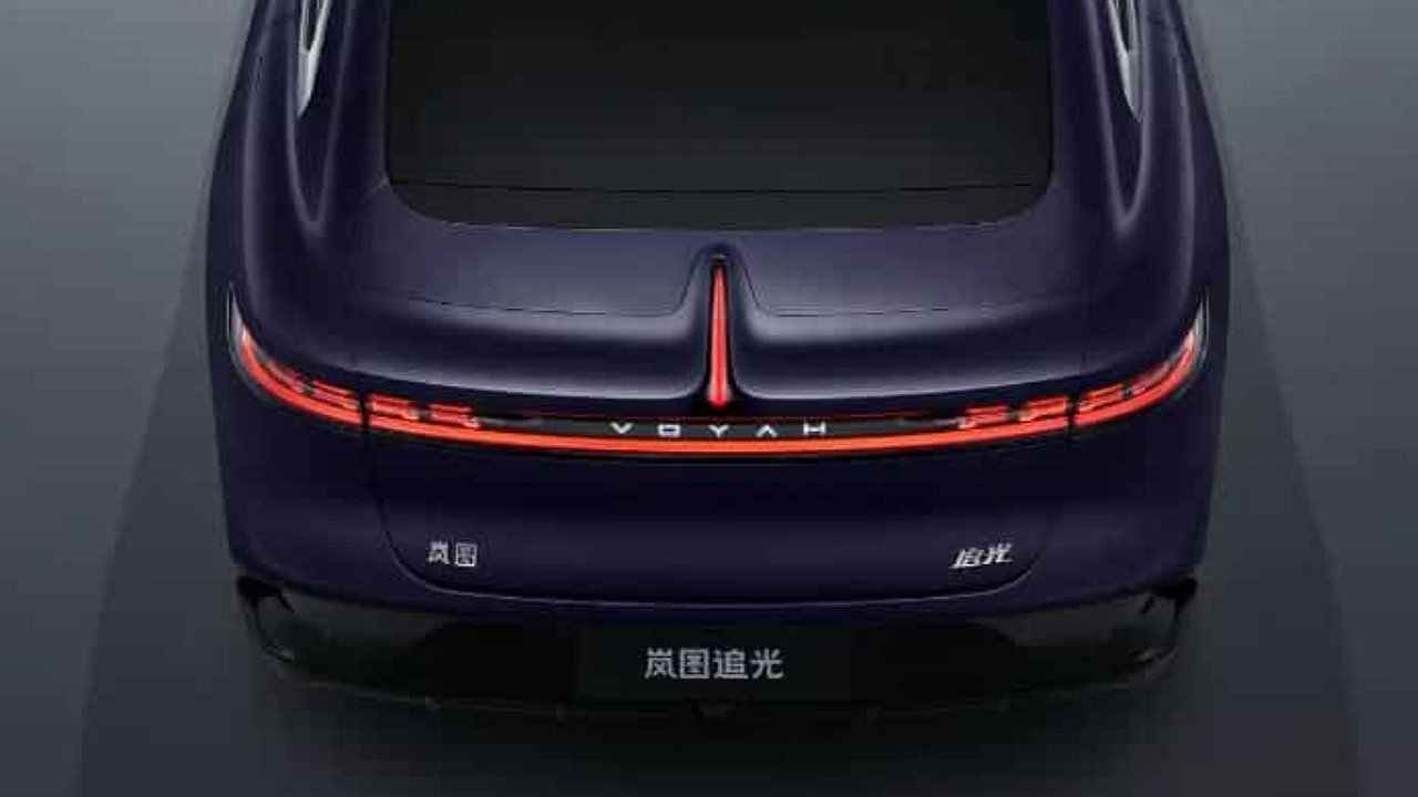 Official images of the hybrid version of the Voyah Zhuiguang sedan have been published