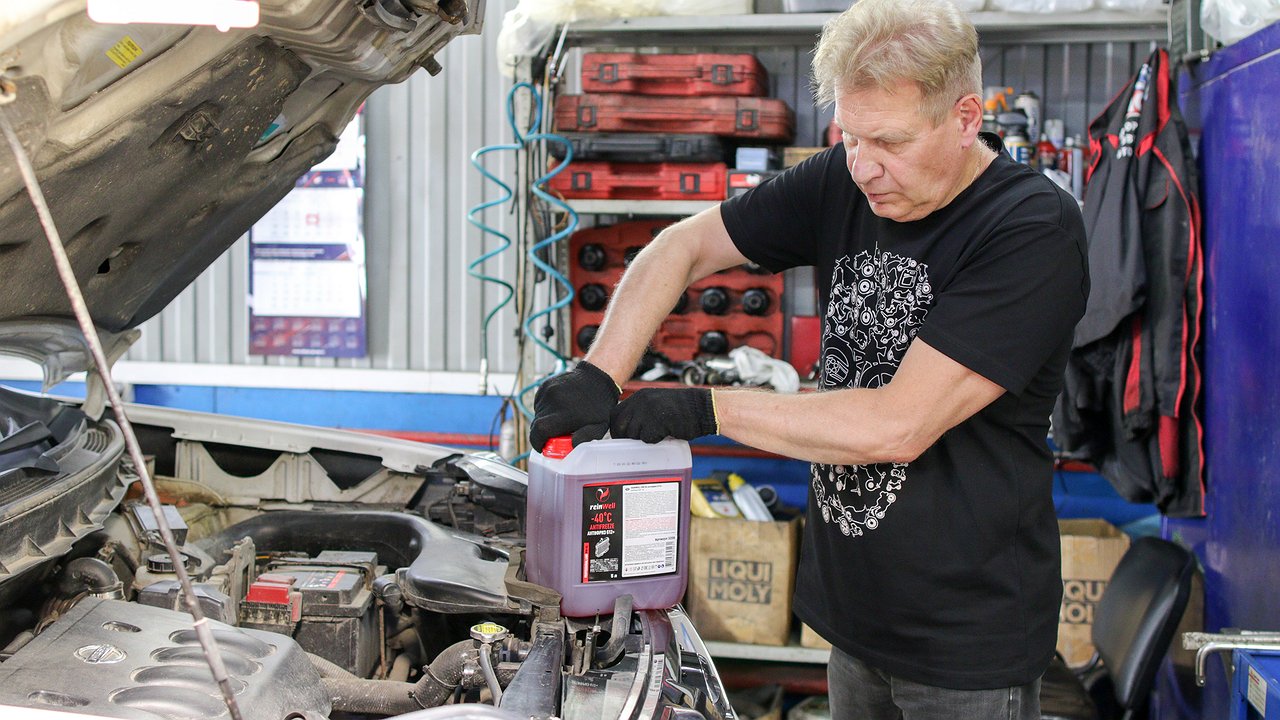 Why does a spark plug turn black: car engine overhaul or garage repair