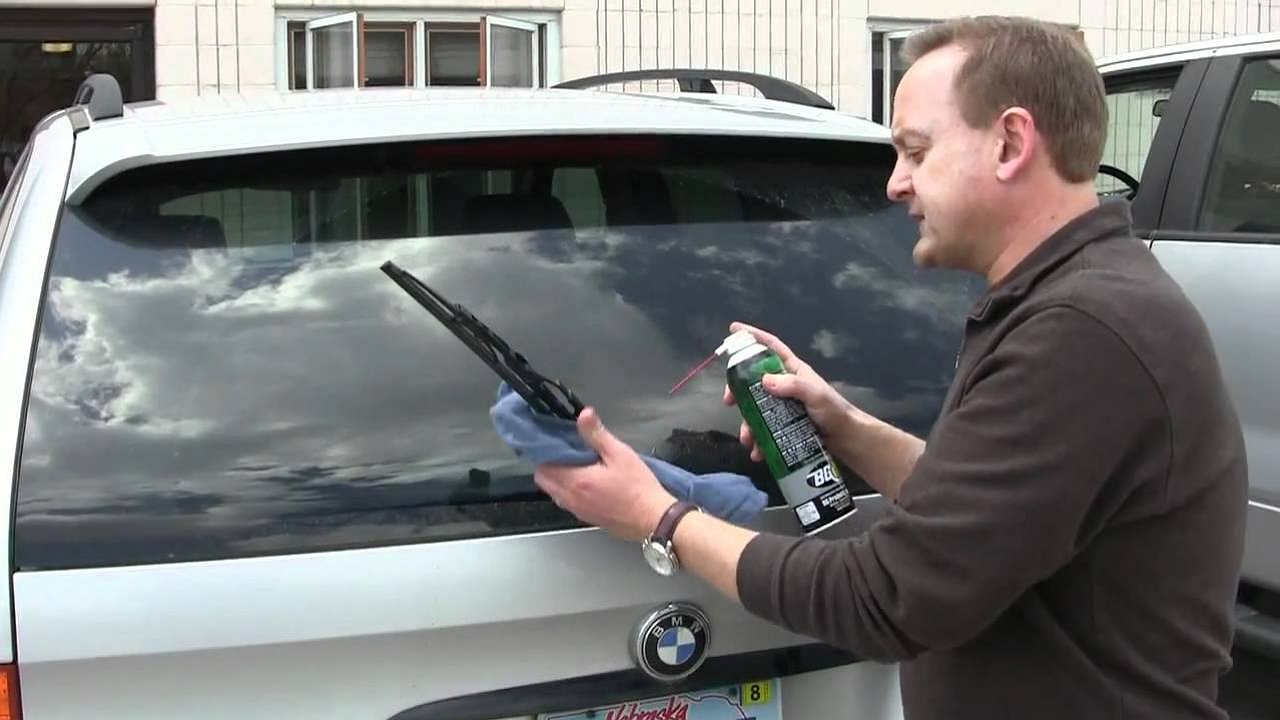 Why don’t all cars have a windshield wiper on the rear window?