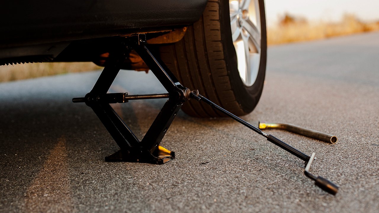Why do resourceful drivers carry two jacks in their cars?