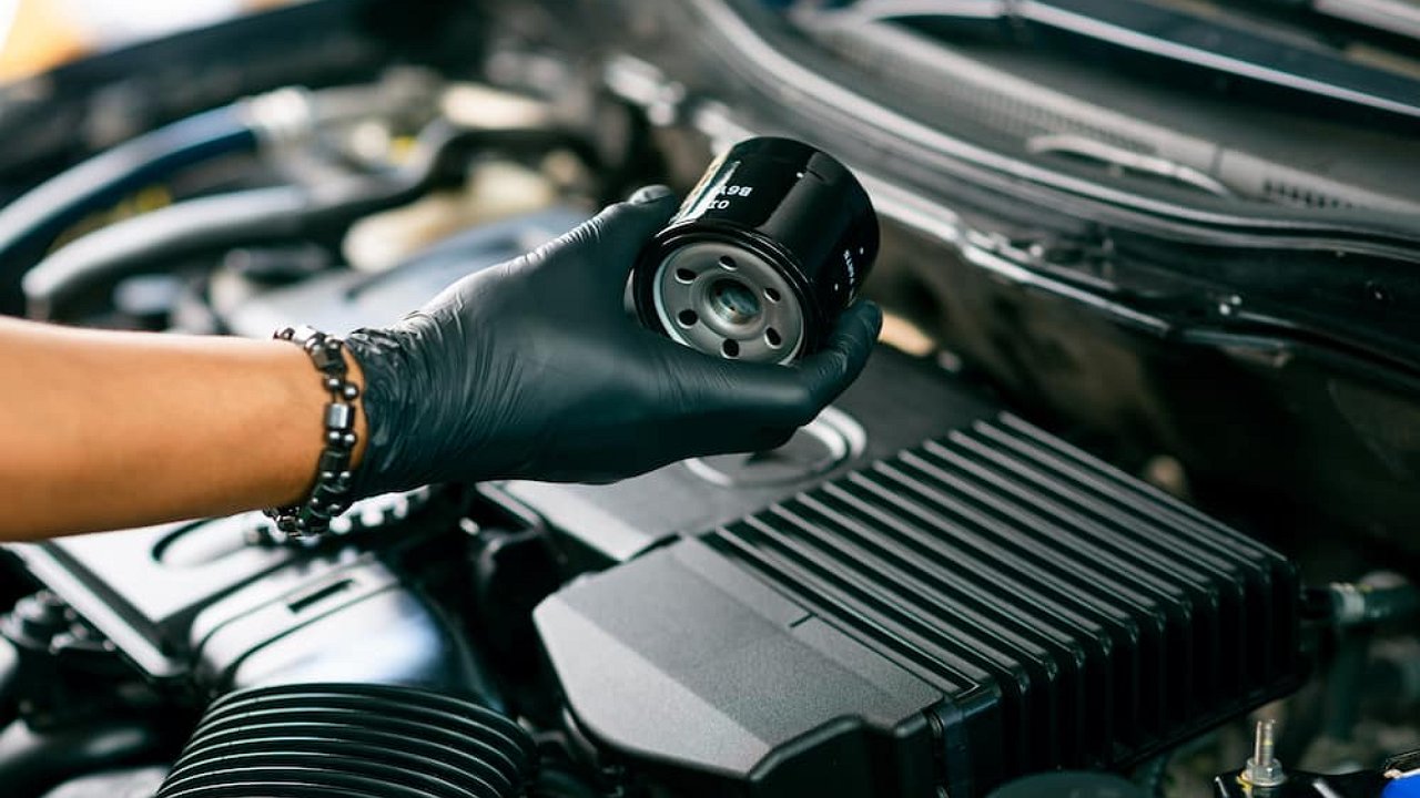 Why do experienced car owners sometimes open the oil filter?