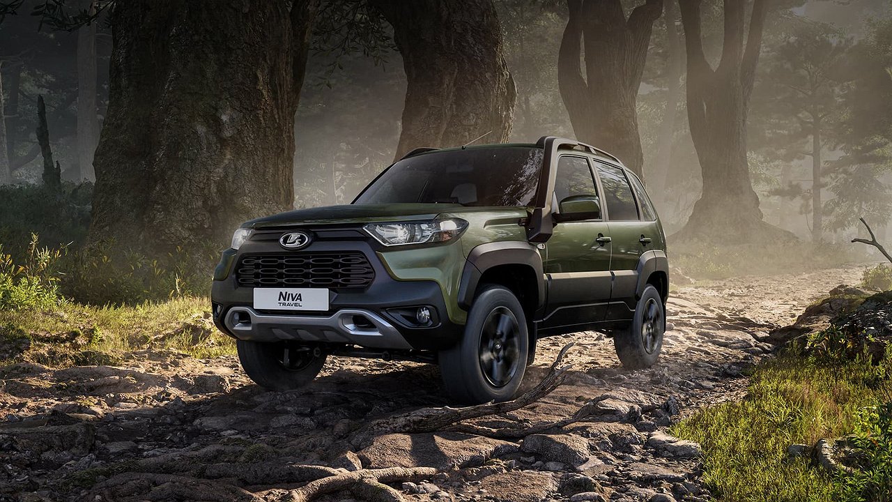 LADA Niva Travel gets a leather interior and Granta gets new body colors