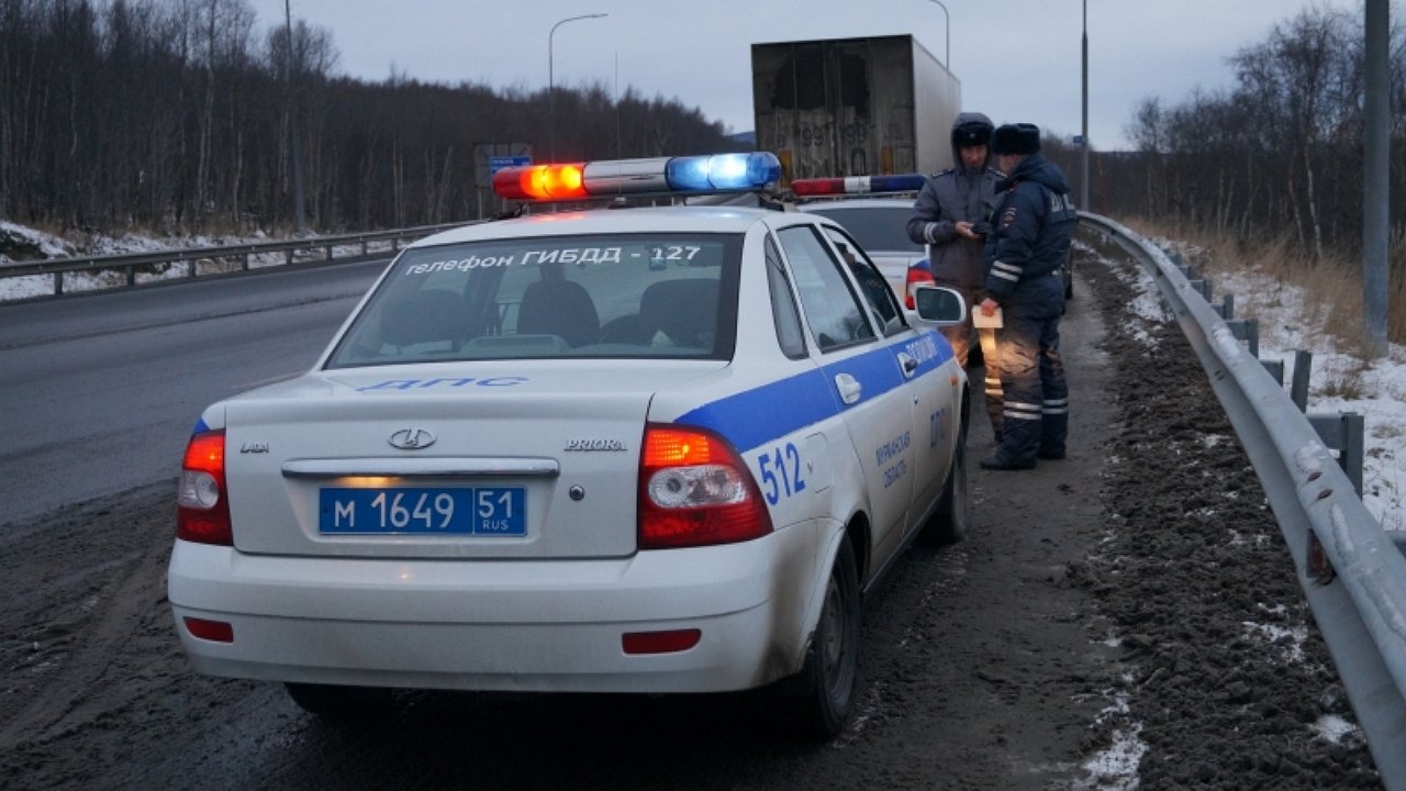 How dangerous is it to accidentally fail to stop at the request of the traffic police?