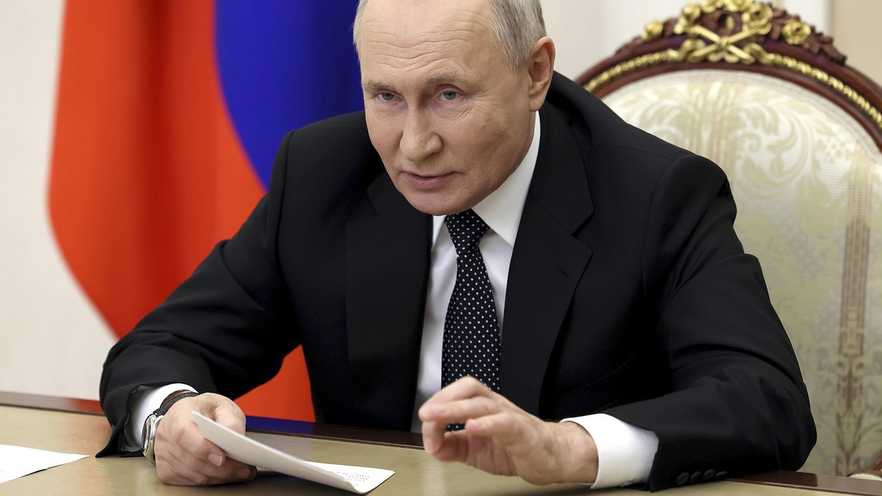 Putin ordered to investigate prices at gas stations