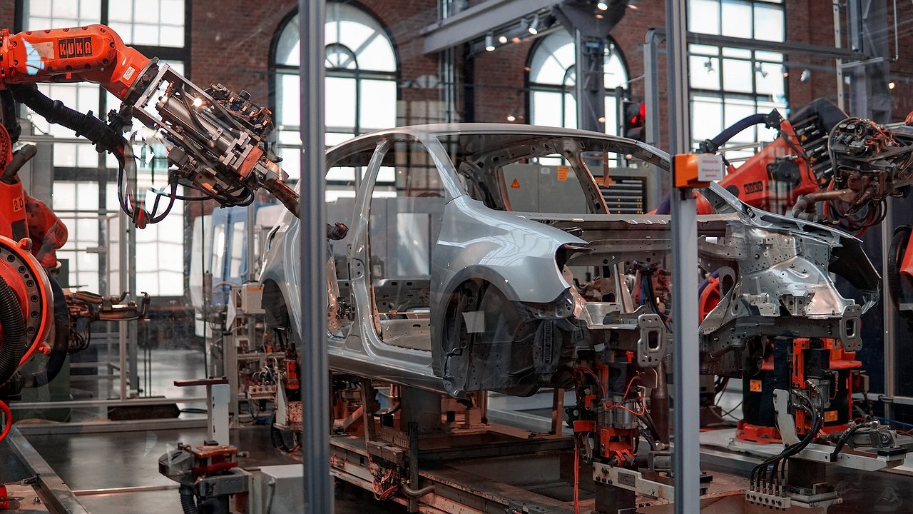 Russian car factories began to produce twice as many cars