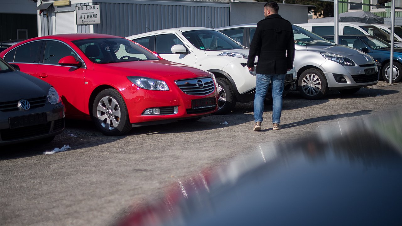 Temporarily invisible: Resellers have come up with a particularly cynical way to disguise the poor condition of cars