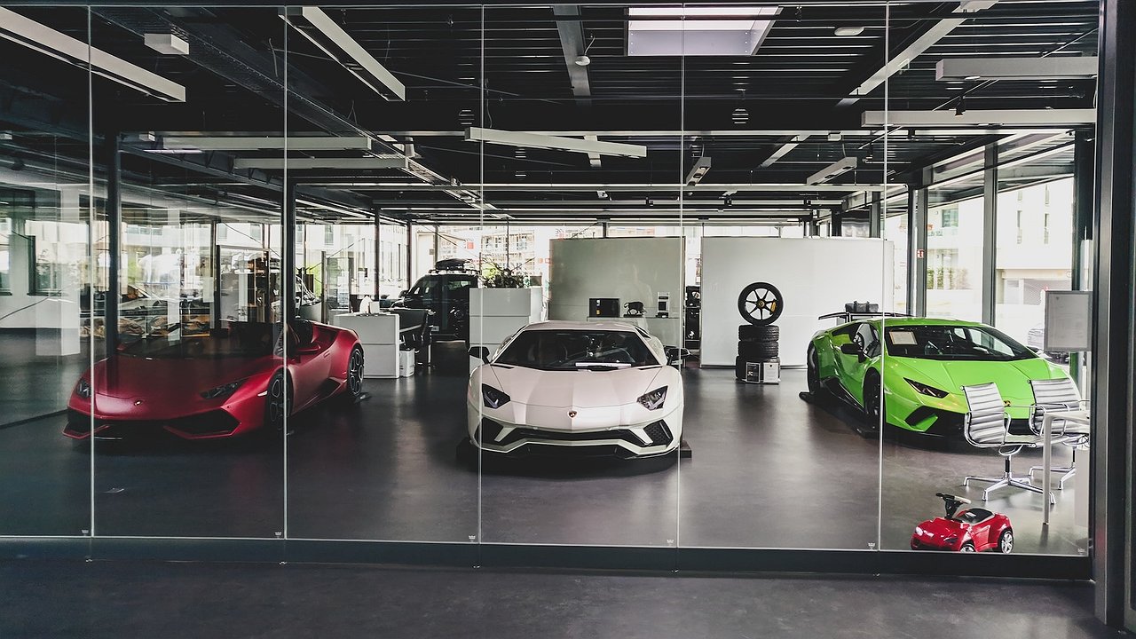 Despite sanctions: there are even more luxury cars in Russia