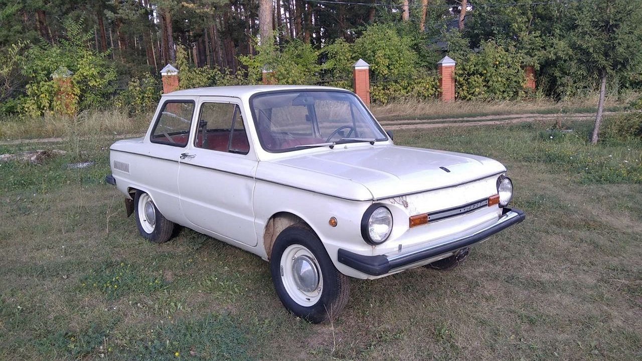 In Kazan, a Zaporozhets car that has been in a garage for 30 years is sold.