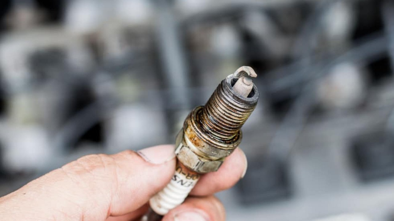 Death Sentence: Why White Carbon Deposits on Spark Plugs Are More Dangerous Than Black Carbon Deposits