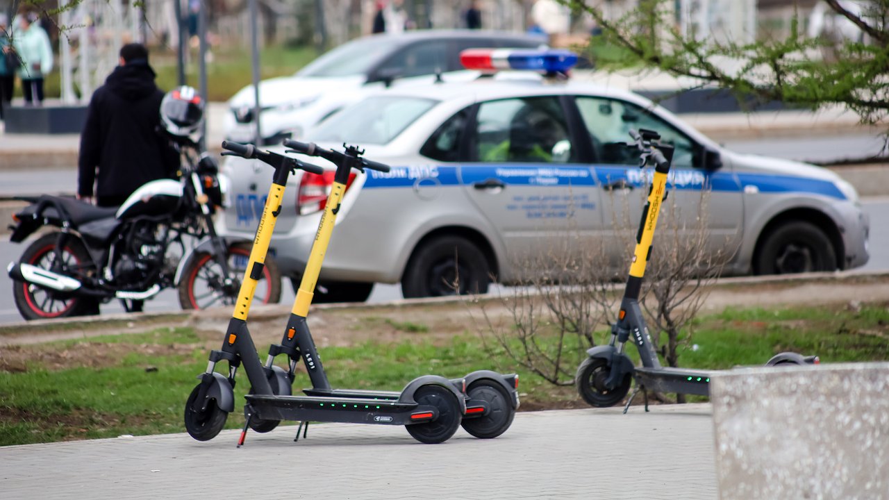 Owners of electric scooters, bicycles and unicycles will be forced to register through the government services