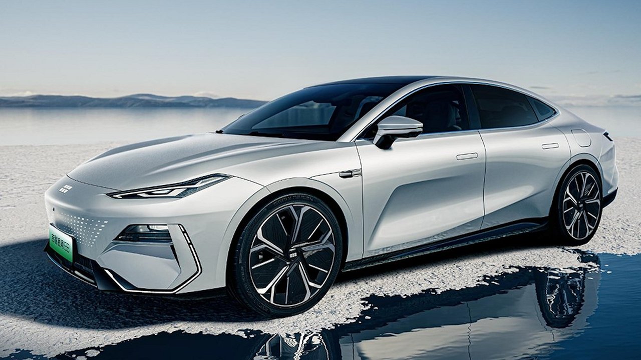 Geely showed official images of the Galaxy E8 sedan