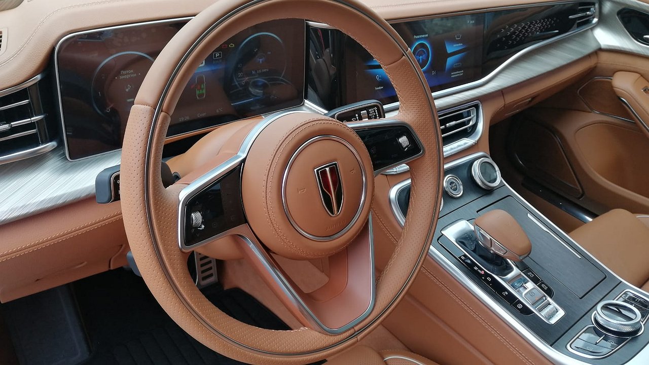 Why Hongqi cars go to deputies, but not to Vladimir Putin