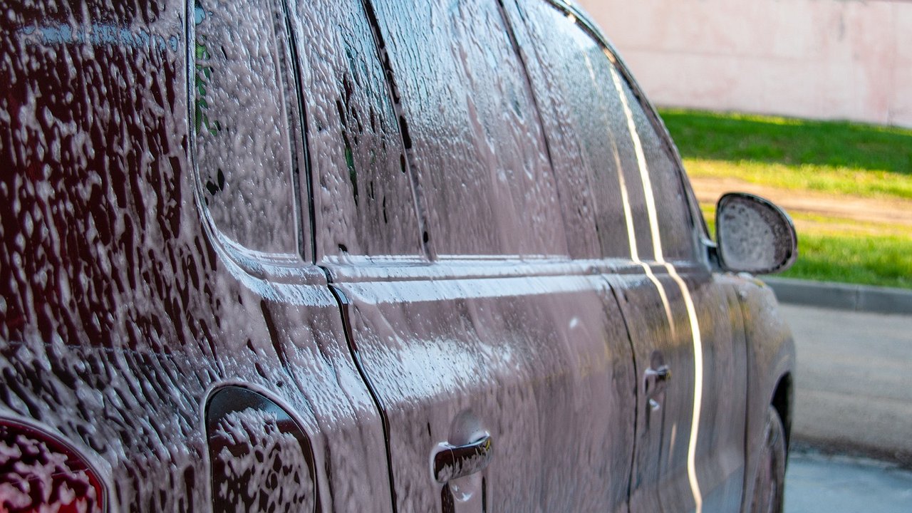 Pink foam: why drivers frantically seek out car washes with strange shampoo colors