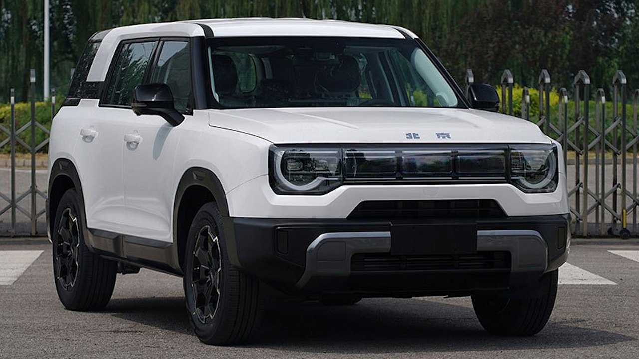 The appearance of the cheapest BAIC crossover has been released