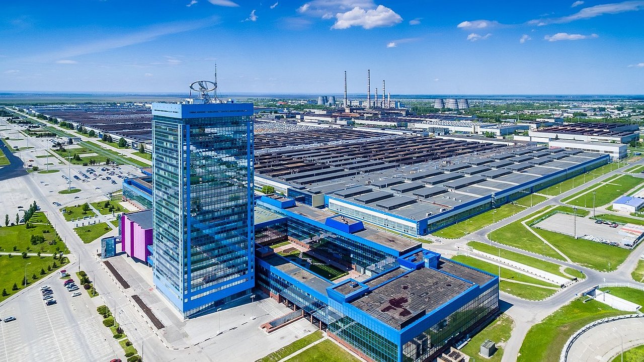 Putin will put up with anything: the head of the Ministry of Industry and Trade has restored the Russian car industry to his honor