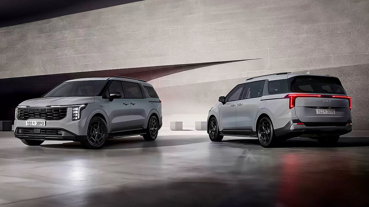 Kia presented the updated Carnival minivan