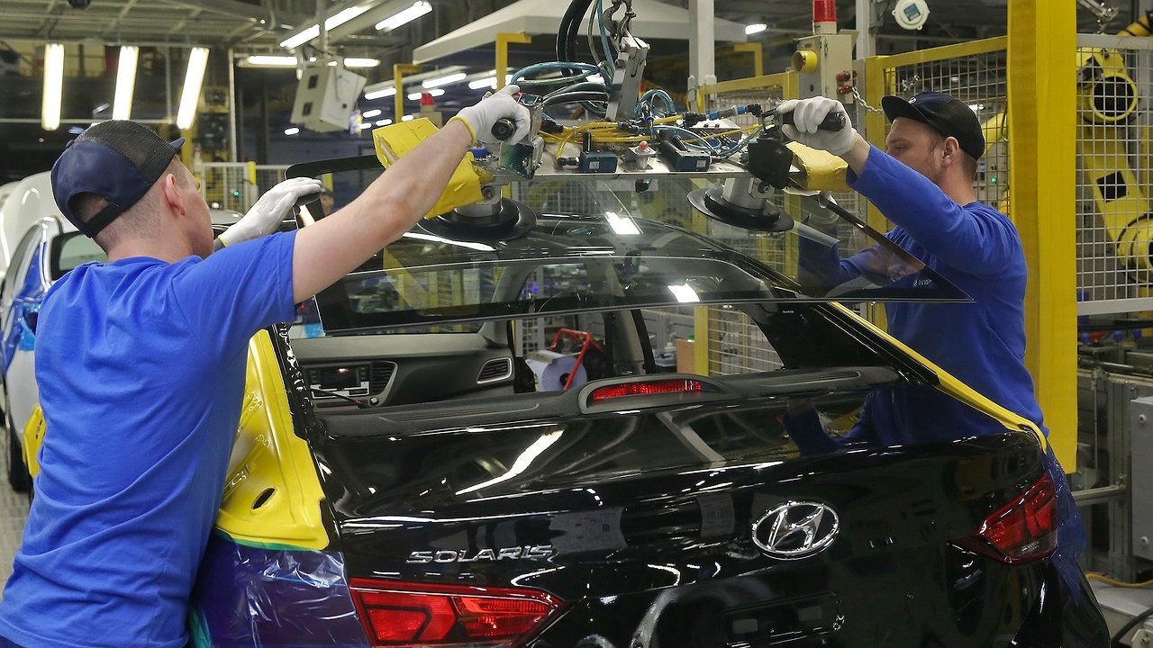 The Hyundai plant in St. Petersburg extended the shutdown until December