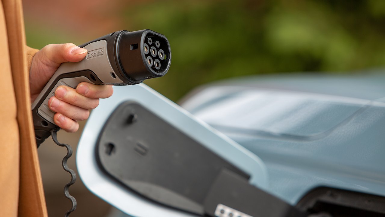 Simple arithmetic: why Russian car dealers are categorically against electric vehicles