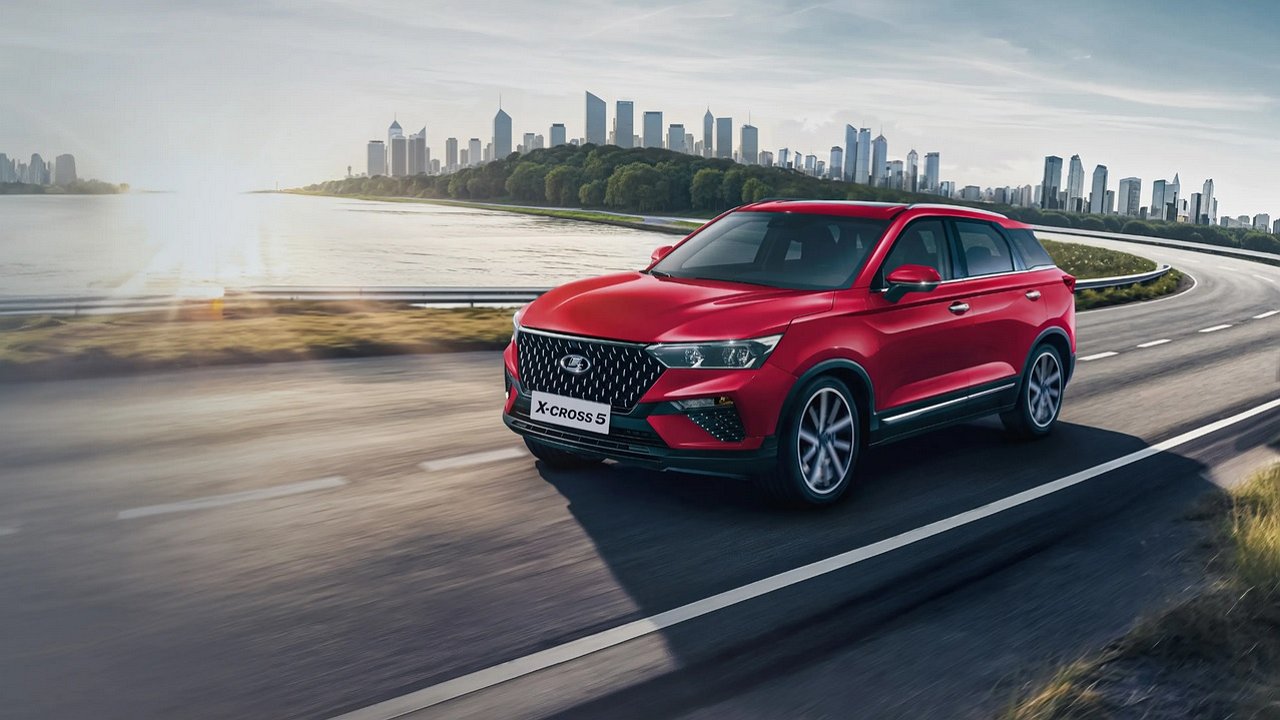 The LADA X-Cross 5 crossover will not appear on the Russian market until the end of 2023