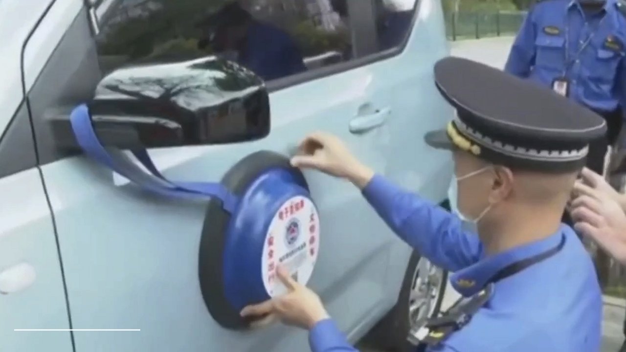 “Stop rude” in Chinese: how they punish illegal parking in the Heavenly Kingdom