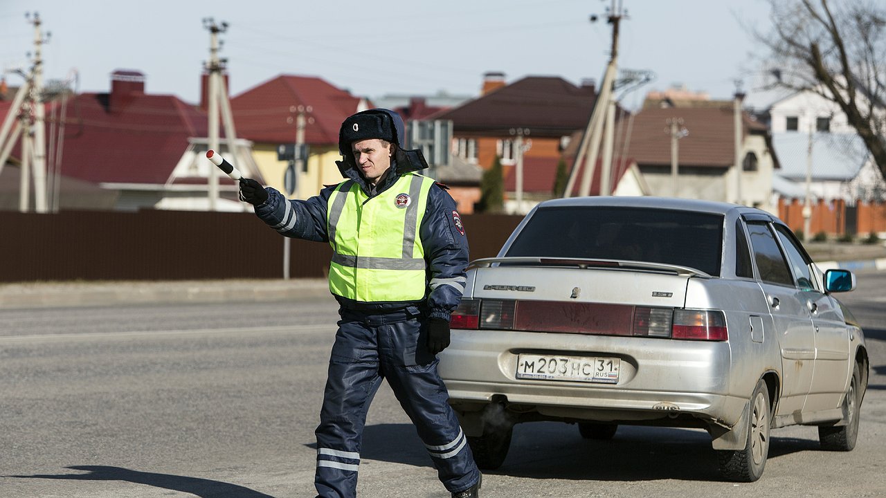 The traffic police have come up with a new trap for drivers to pick up and unload passengers