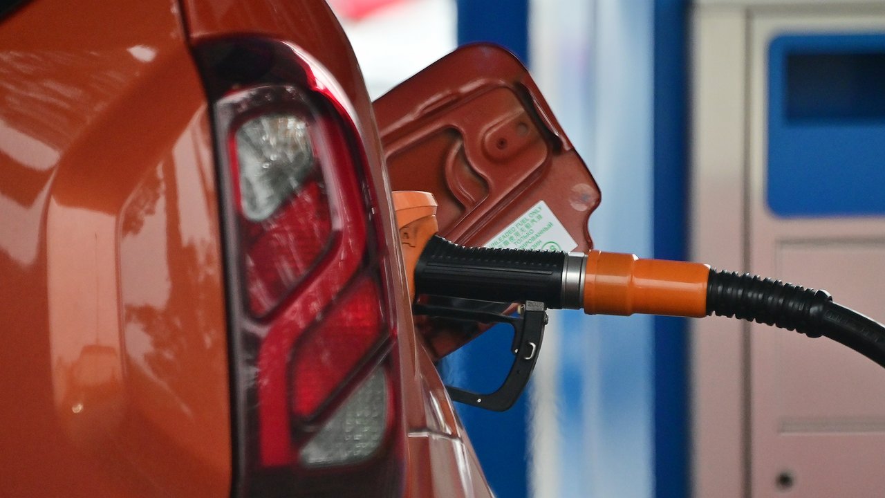 How quickly does the gasoline in a fuel tank actually run out?