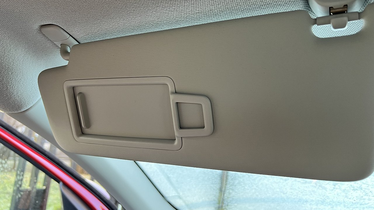Why Moscow drivers began to actively use car sun visors