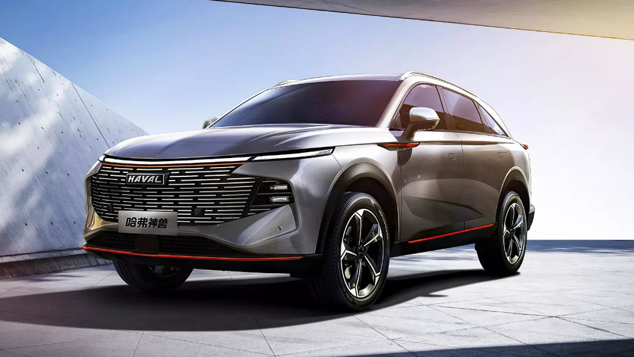 Haval held a private presentation of the new F7 for Russian dealers