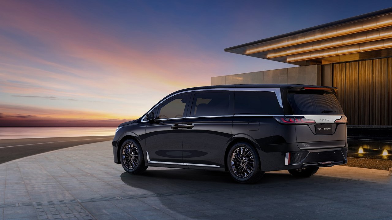 Sales of the first minivan Voyah Dream have started in Russia