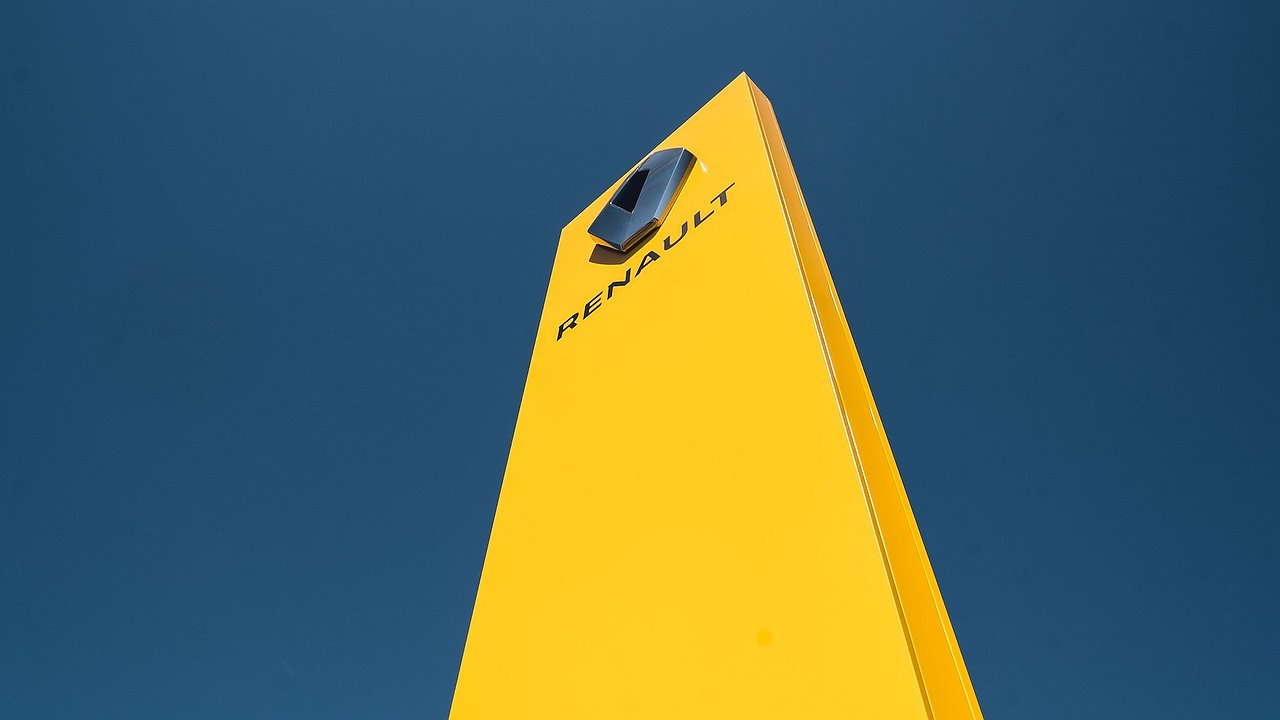 Russian dealers sue Renault