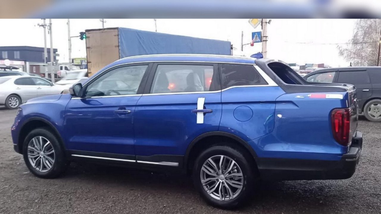 A very strange Geely Atlas pickup was brought to Russia