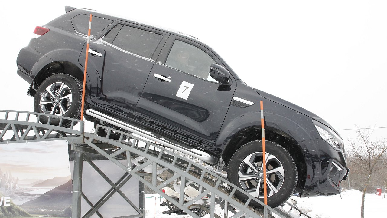 Nissan returns to Russia via China: the Paladin SUV was brought to us
