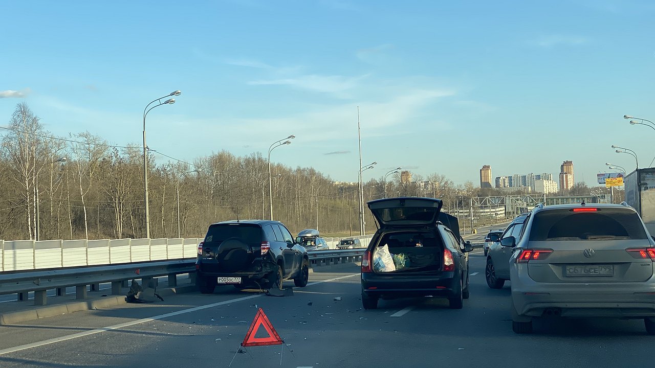 Why does the number of traffic accidents in Russia continue to rise sharply?