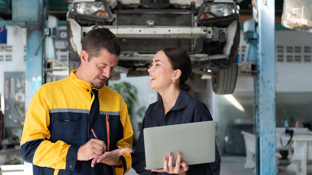 In the cold: why does the car engine drive belt whistle?