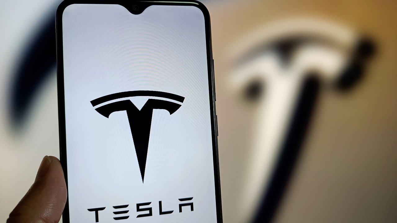 Tesla is a champion of bad luck: the Germans passed judgment on electric trains