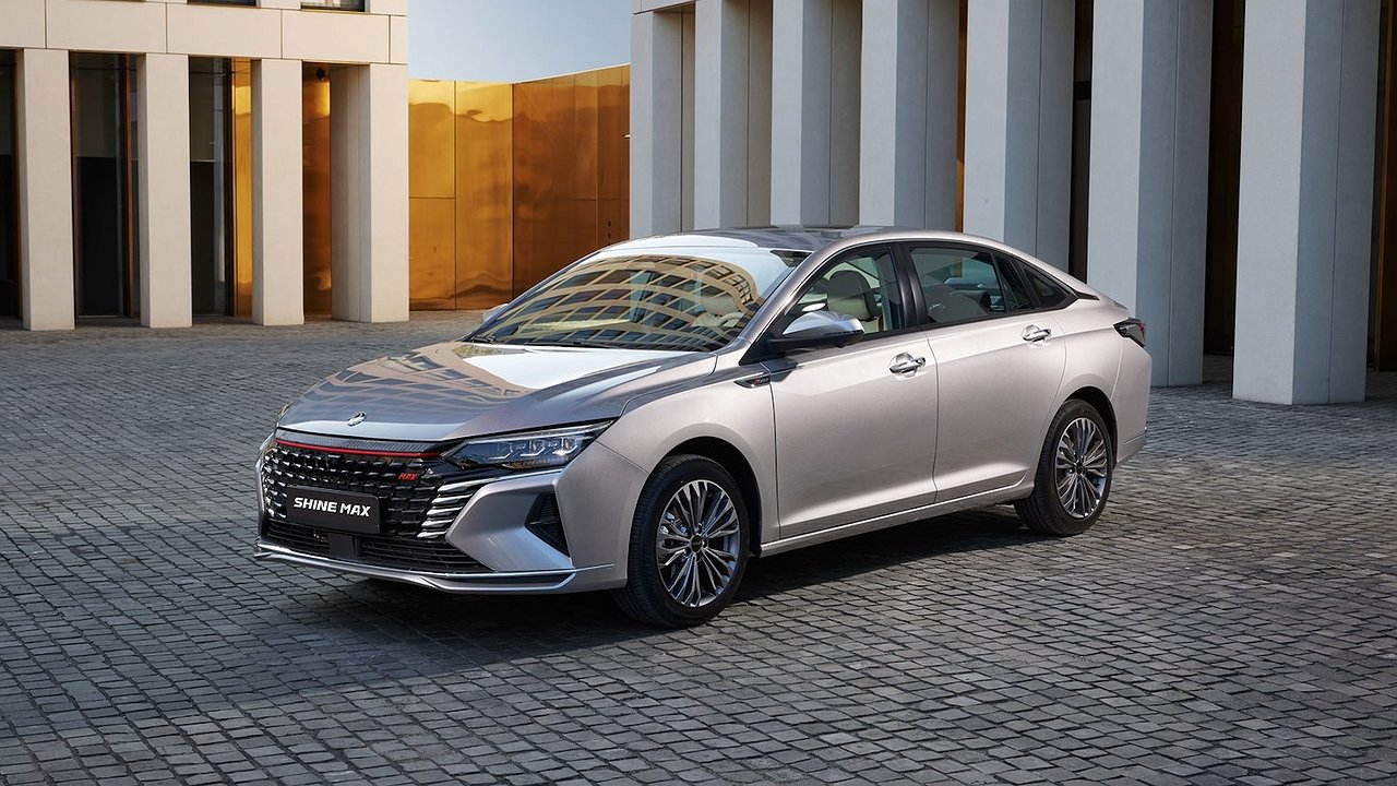 The Dongfeng Aeolus Shine Max sedan has become more affordable in Russia