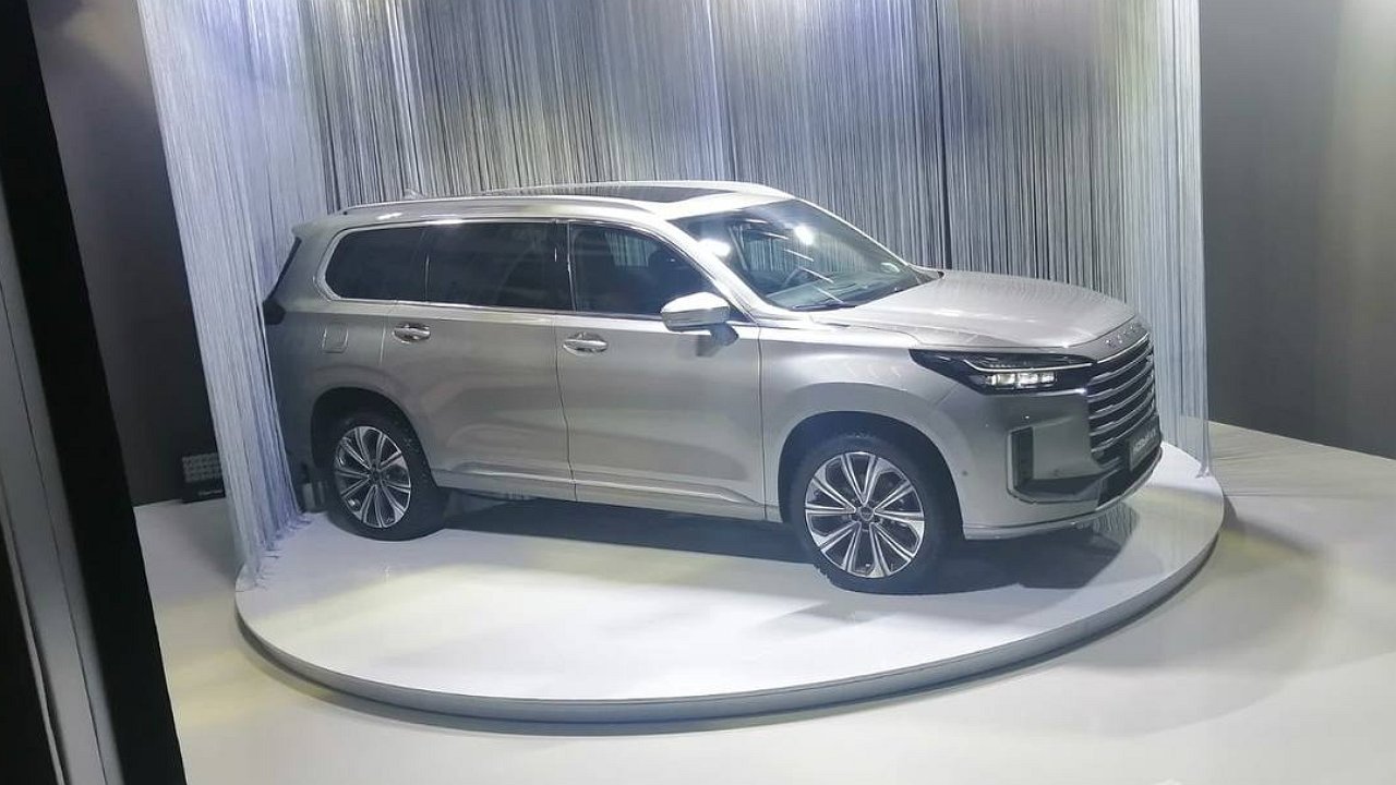 Exee announced Russian prices for the updated VX crossover