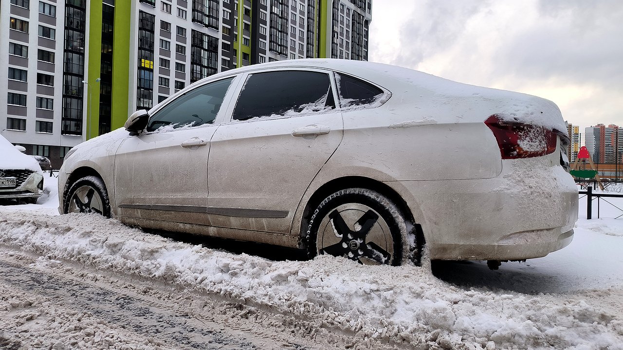 Why is it absolutely forbidden to put the handbrake on the car in winter?
