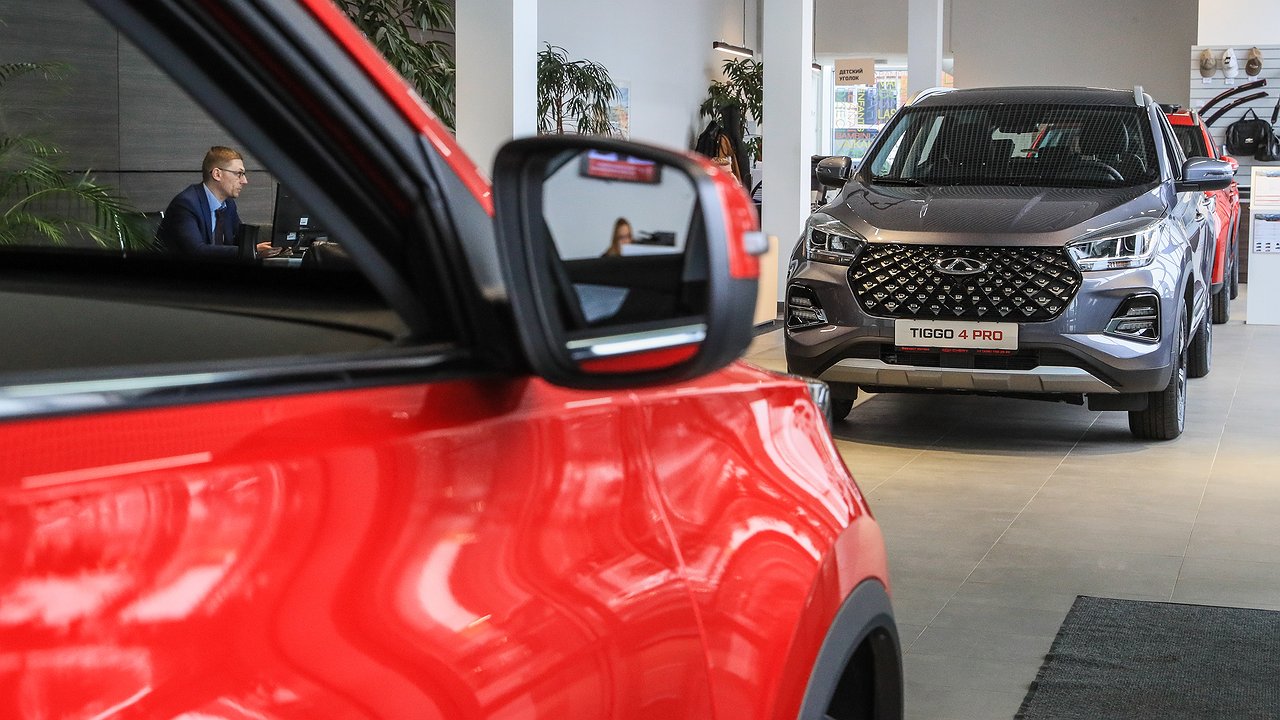 The big Chinese prize: warehouses full of cars, buyers’ pockets empty