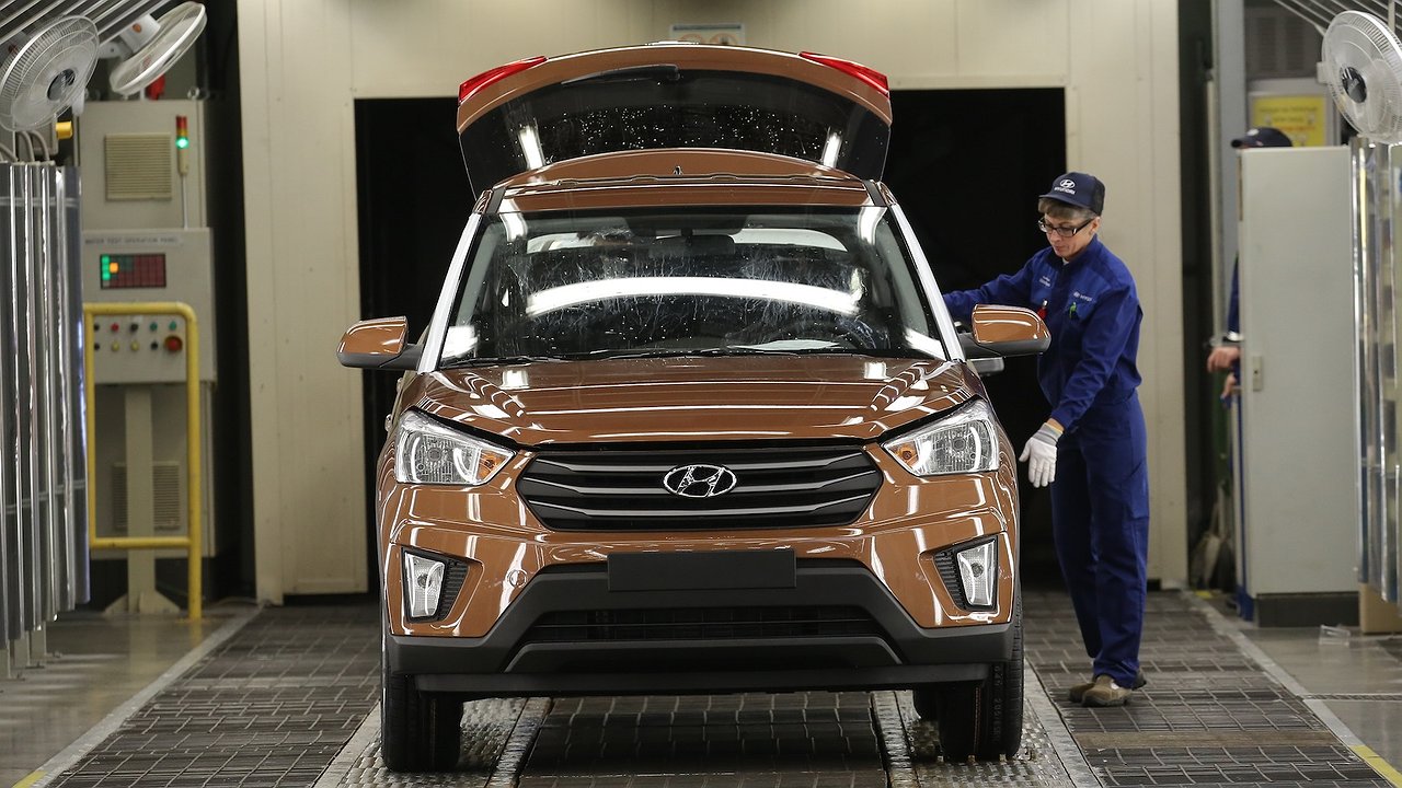 How many cars can actually be assembled at the former Hyundai plant in St. Petersburg?