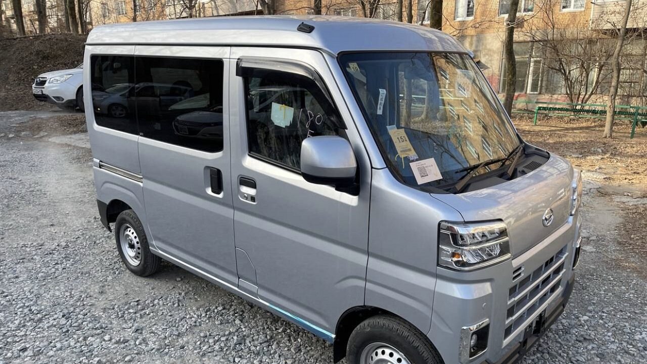 Daihatsu Hijet for the price of LADA Vesta: a batch of new “Japanese” cars was brought to Russia