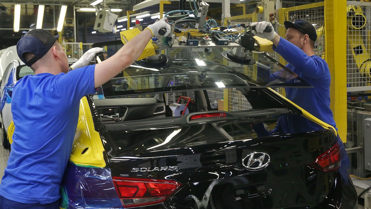 Has the Hyundai plant in St. Petersburg really started working, and what kind of cars will it produce?
