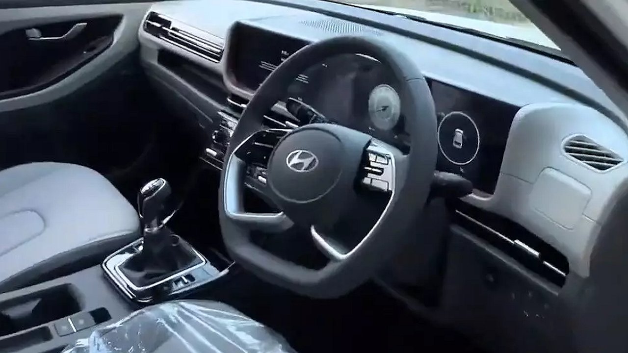 The interior of the updated Hyundai Creta was shown in the photo for the first time